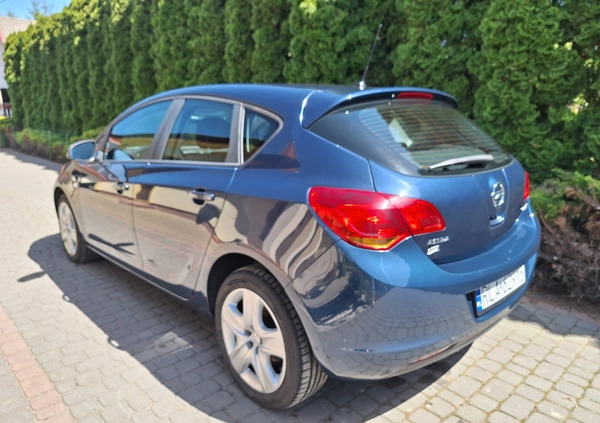Opel Astra cena 26900 przebieg: 49800, rok produkcji 2010 z Barcin małe 106